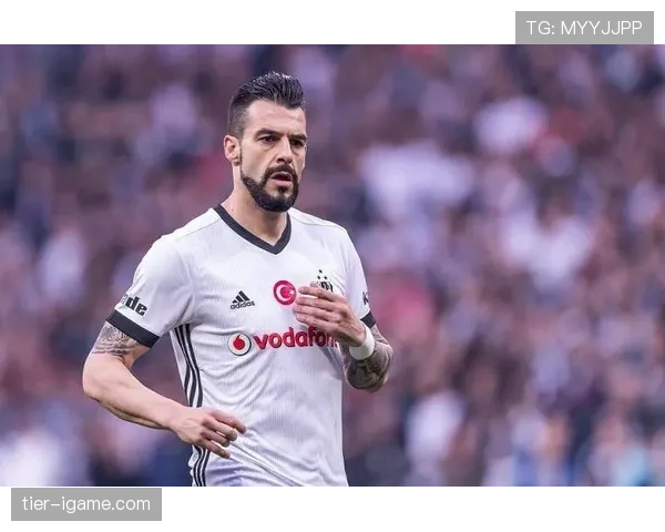 贝西克塔斯近期战术体系解析：攻防转换效率与中场控制力持续提升