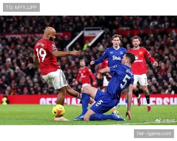 曼联的沉沦与矛盾暴露：阵容老化、战术混乱，豪门地位岌岌可危！