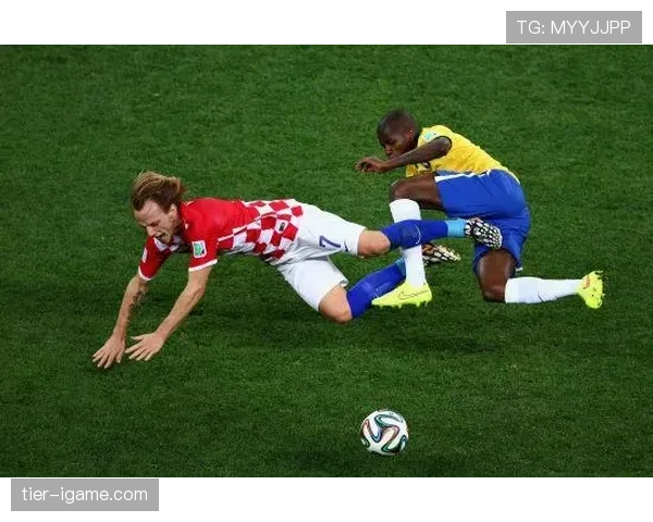 背后犯规判罚到底有多复杂?规则细节全解读 背后犯规判罚到底有多复杂?规则细节全解读